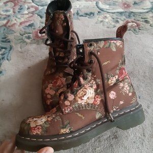 Dr Martens brown floral boots. U.S size 5